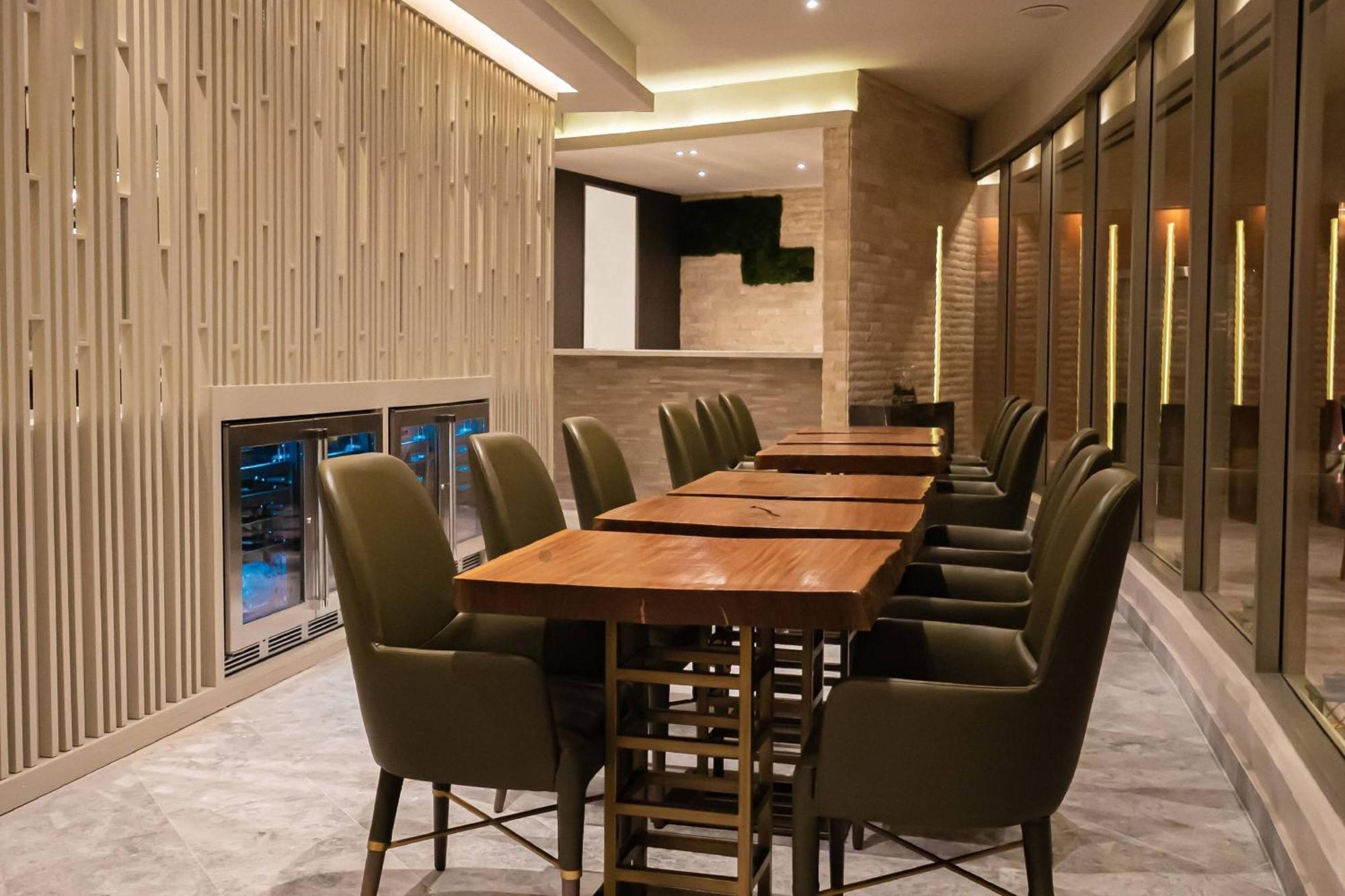 Jw Marriott Panama Hotel Eksteriør billede The Club lounge at Hong Kong International Airport